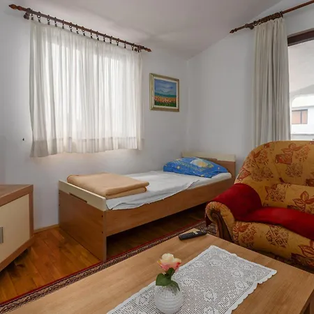 1 Bedroom Amazing In Lägenhet
