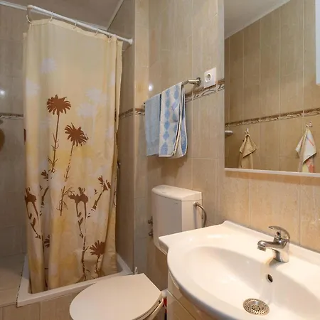 1 Bedroom Amazing In Lägenhet *